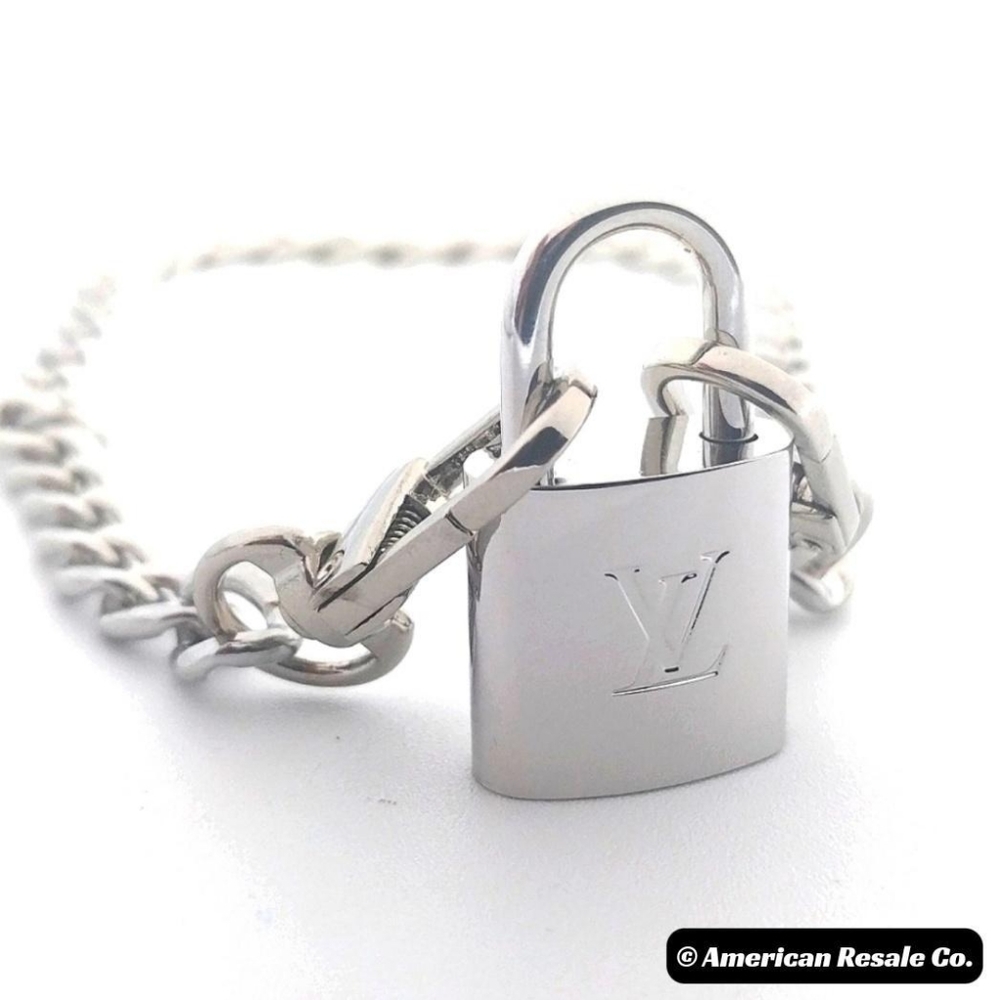 Authentic Louis Vuitton #315 Silver Vintage Lock & 2 Keys Necklace - Picture 3 of 8